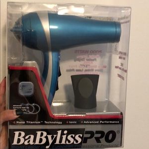 Babyliss pro nano titanium 2000 watts. Brand new